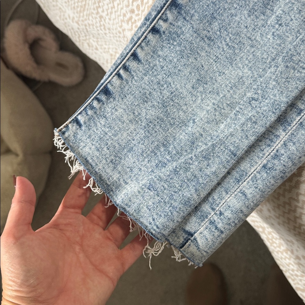 NWT Straight Ankle High Rise Express Distressed Light Wash Jeans - 8R - Picture 4 of 5